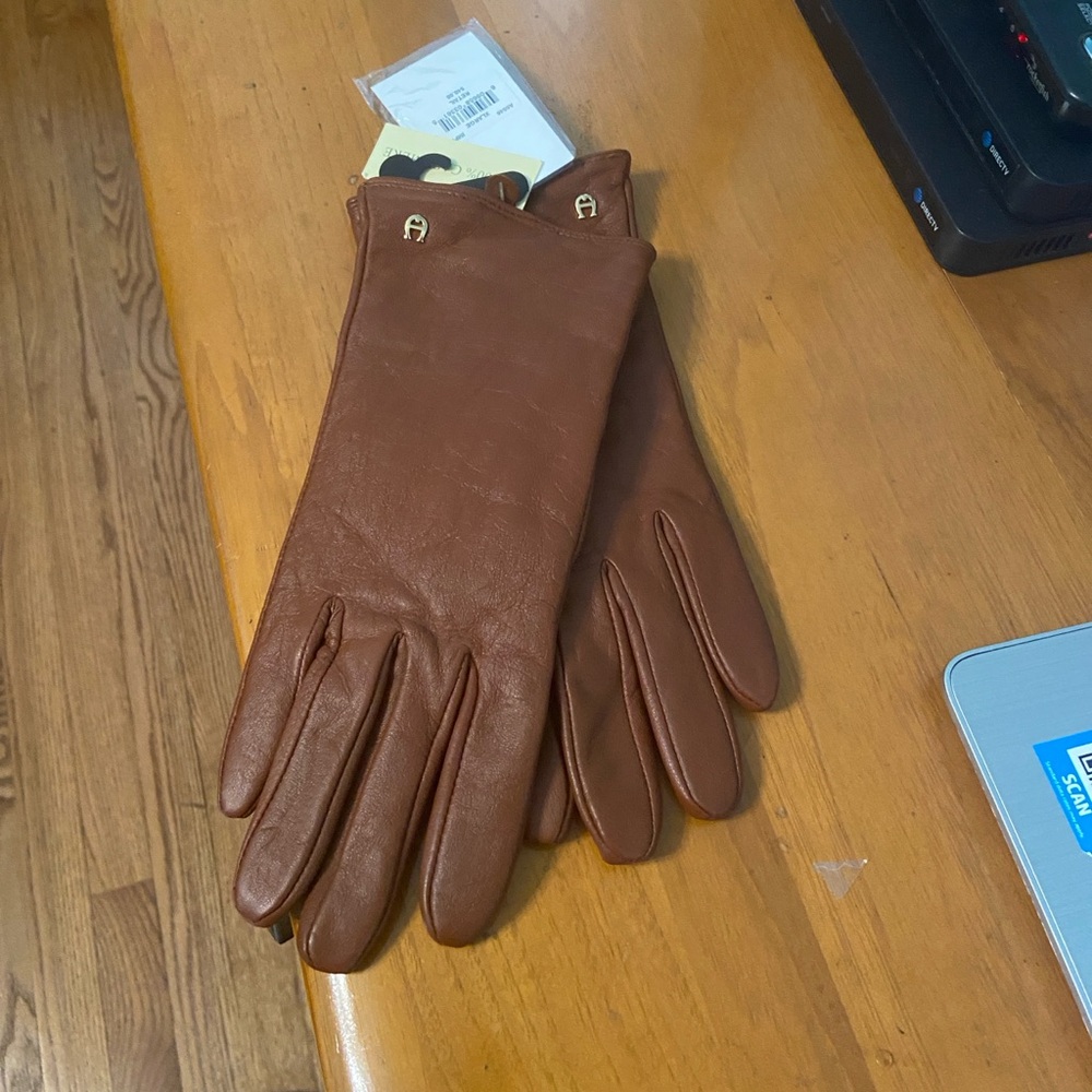 Women’s Etienne Aigner Chestnut Leather Gloves